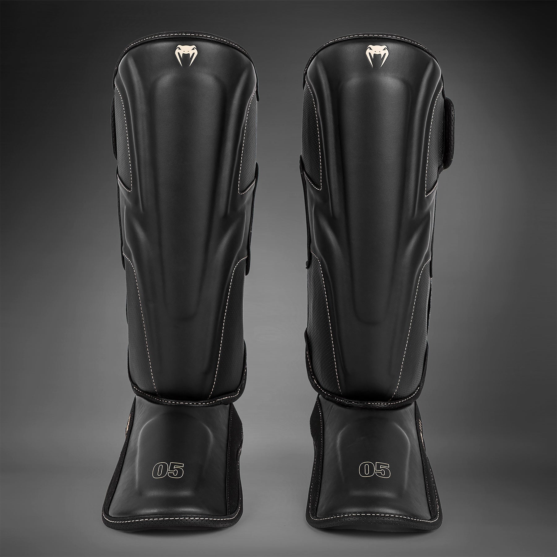 Venum シンガード　ニーガード Venum Tiger Kids Shin Guards - Black/Neon Orang - Venum