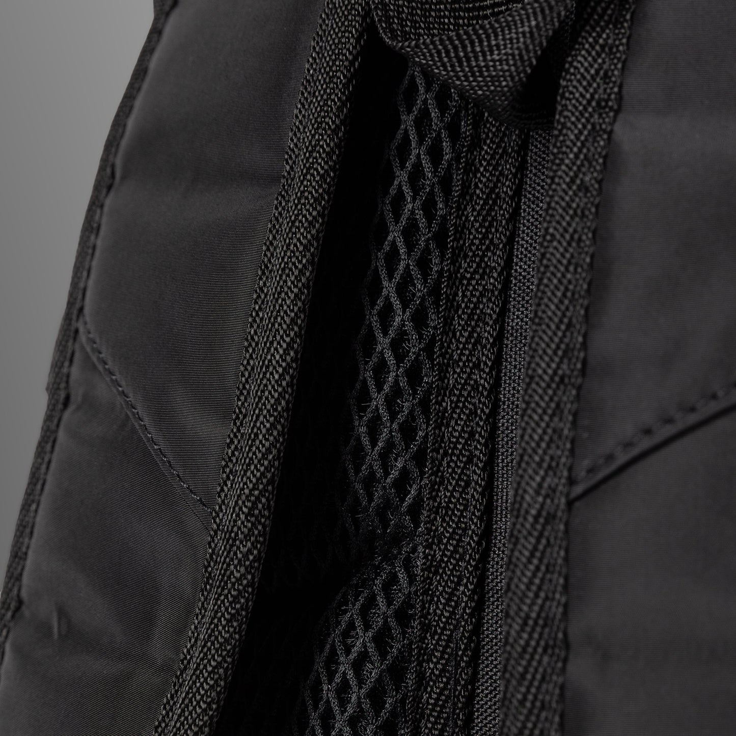 Venum Shockwave Backpack (20-25L)- Black