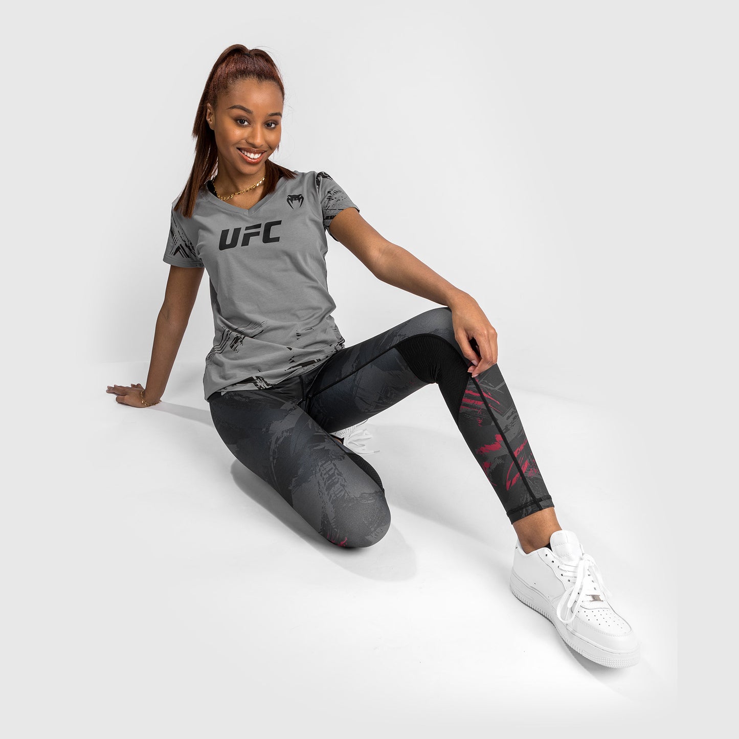 UFC Venum Authentic Fight Week Women’s 2.0 Short Sleeve T-Shirt - Grey