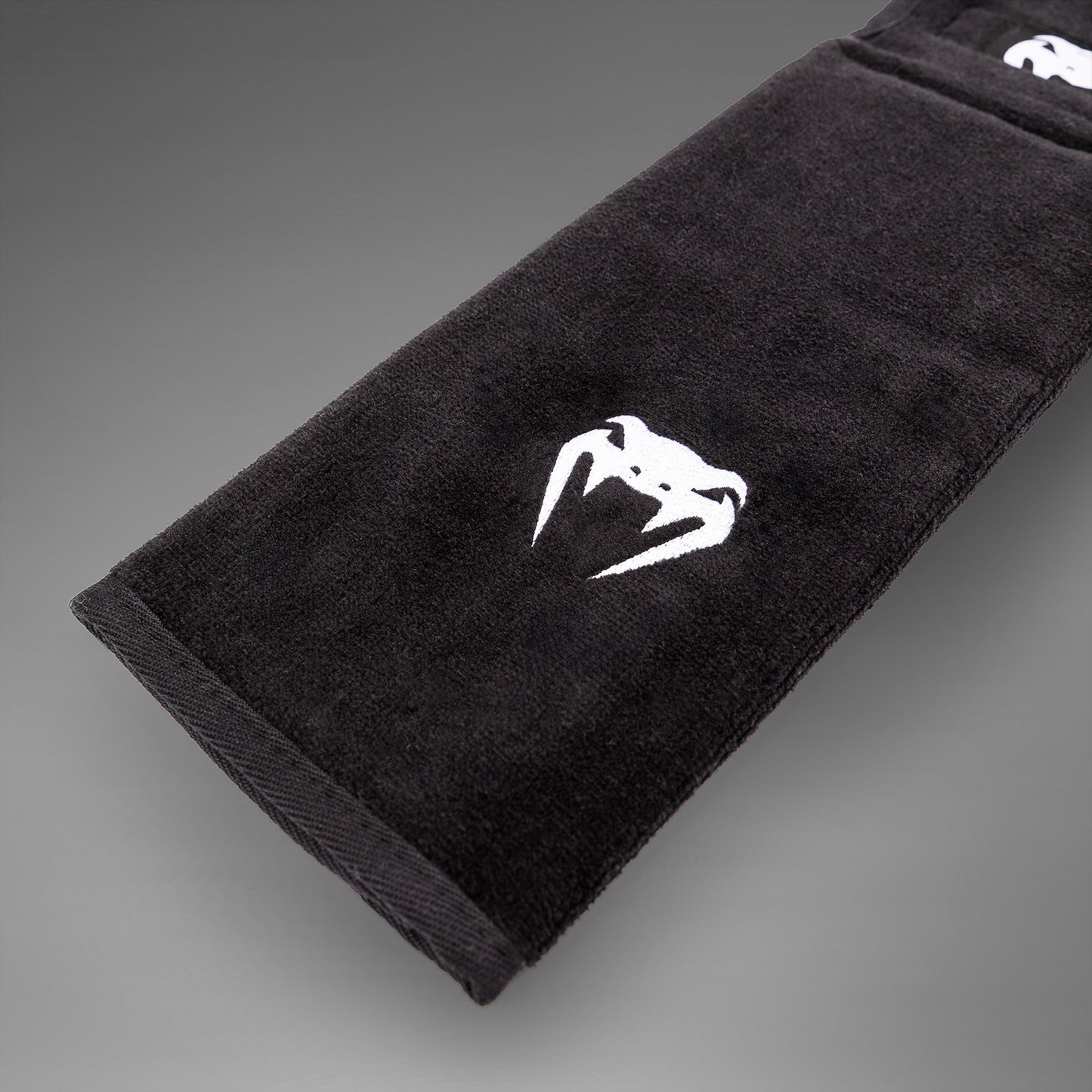 Venum Lineup Football Towel - Black/White