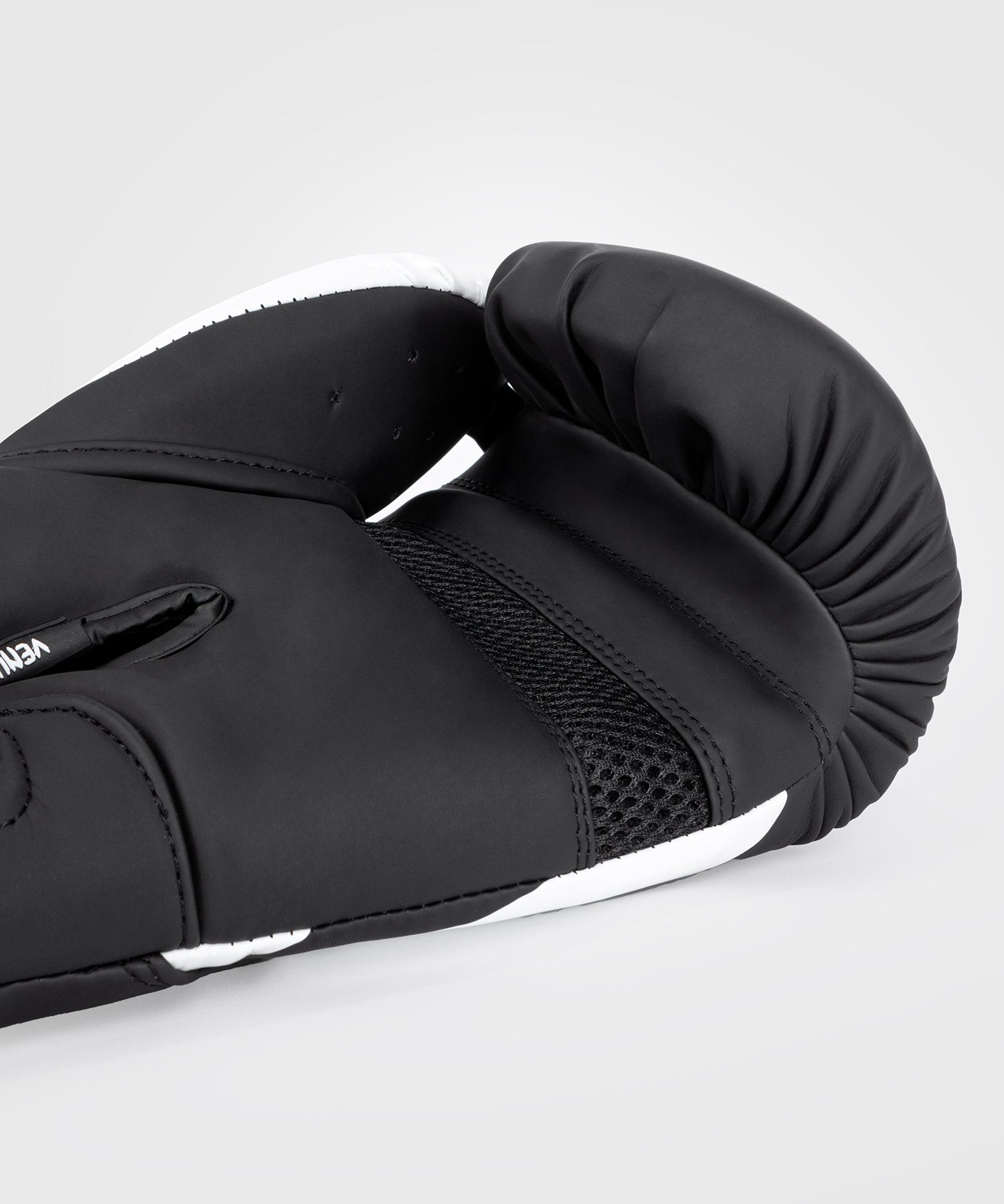 Venum Challenger 4.0 Boxing Gloves - Black/White – Venum Europe