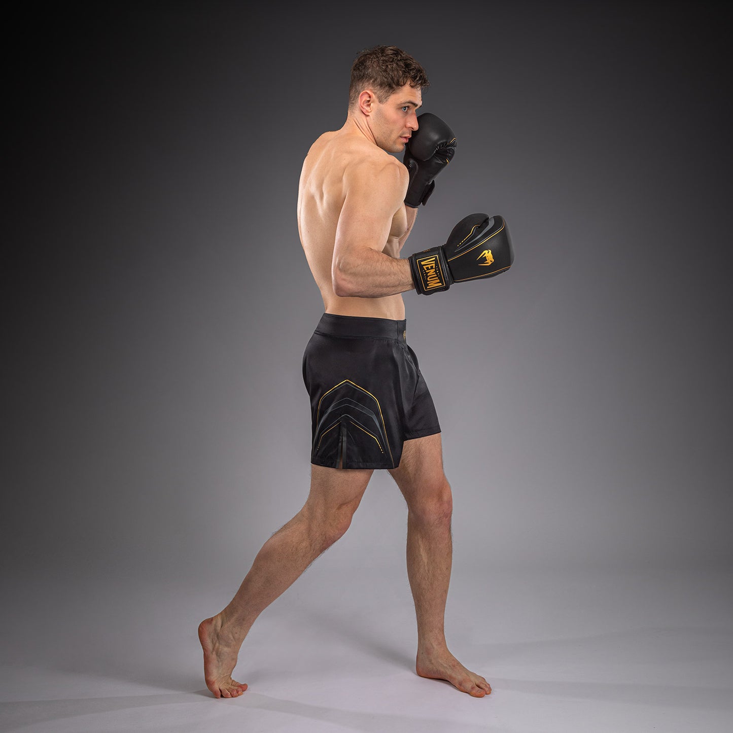 Venum Streamline Fightshorts - Black/Gold