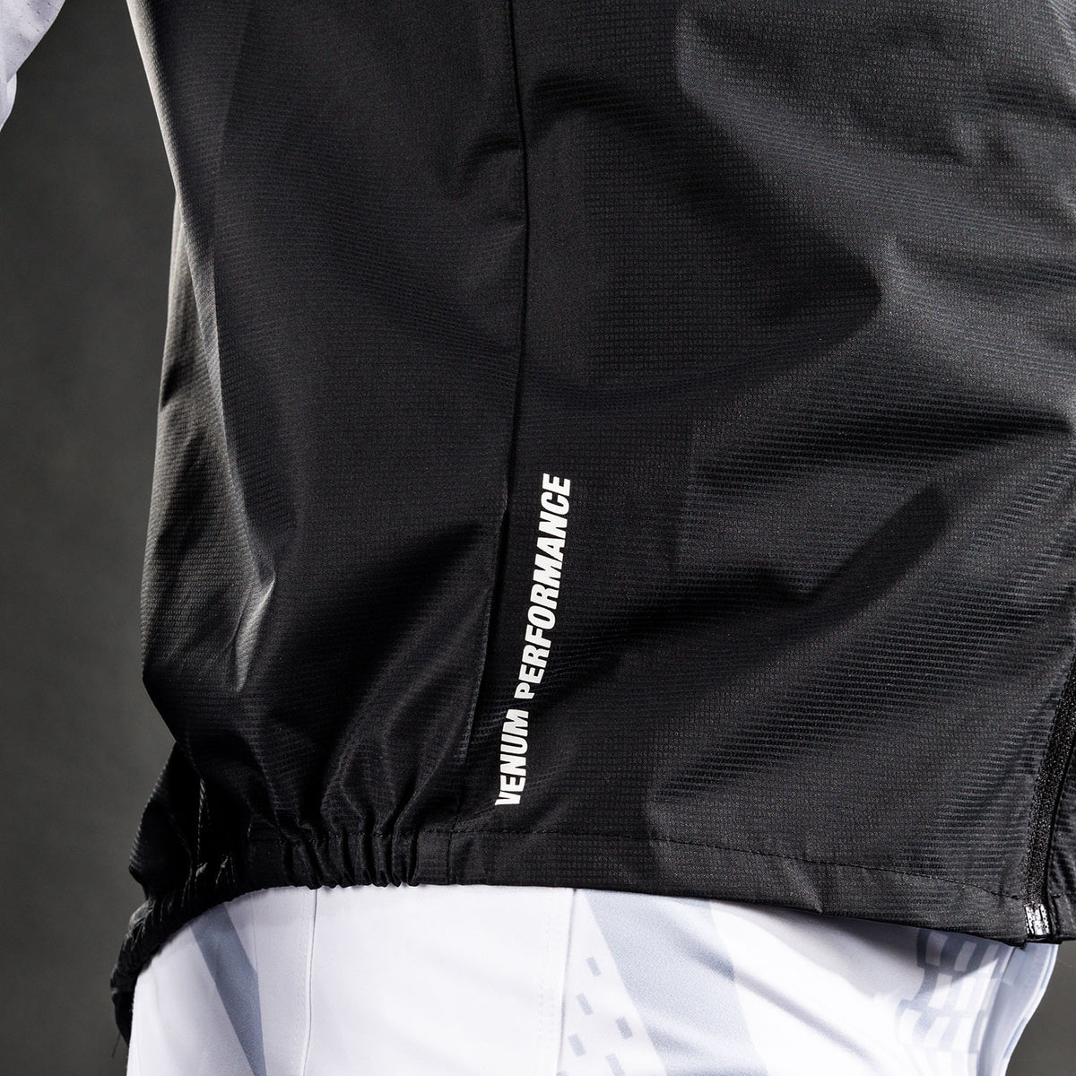 Venum MX Basics Sleeveles Windbreaker - Black/White