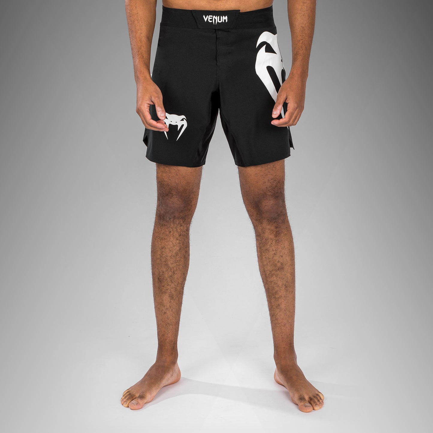 Venum Light 5.0 Fightshort - Black/White