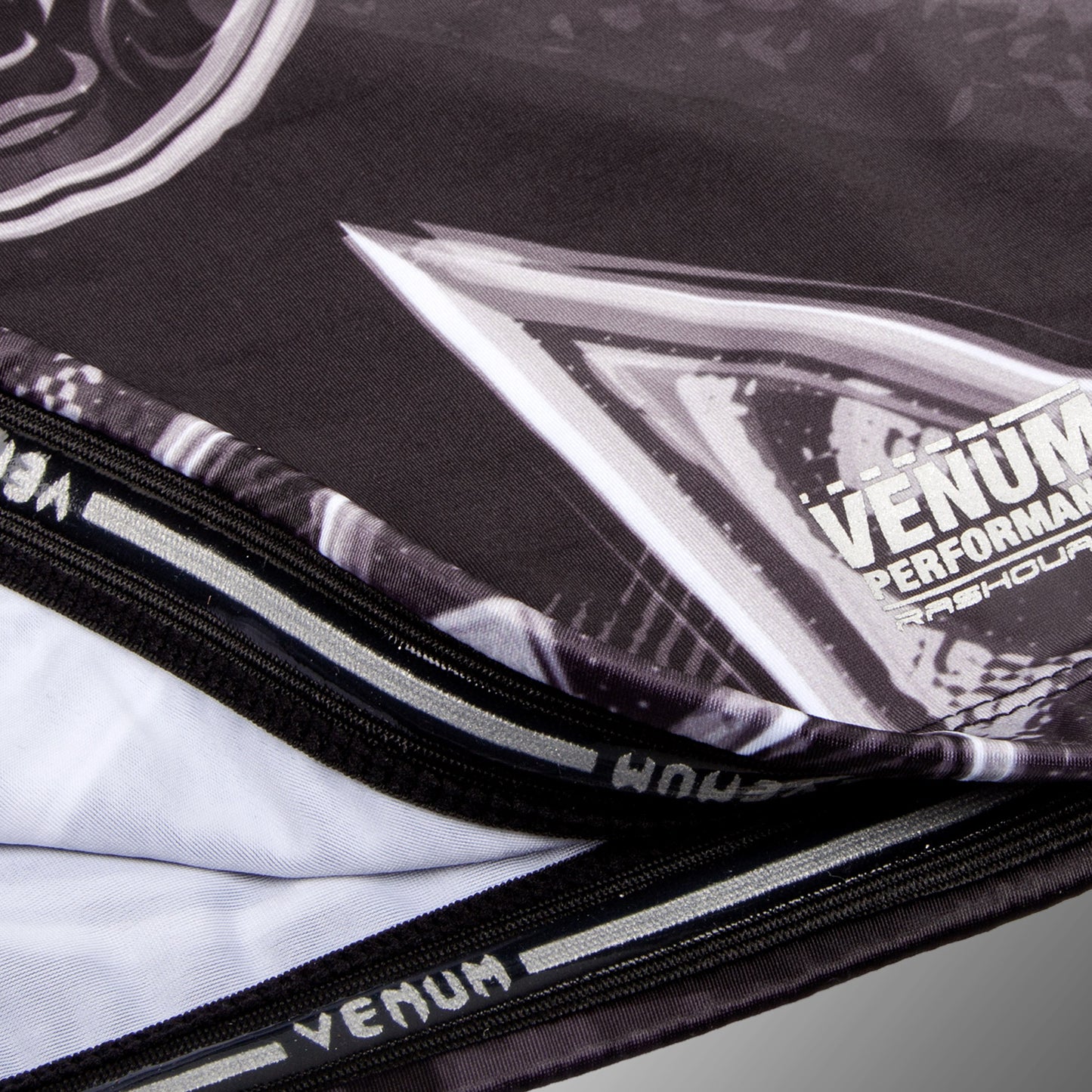 Venum Gladiator 3.0 Rashguard - Long Sleeves - Black/White