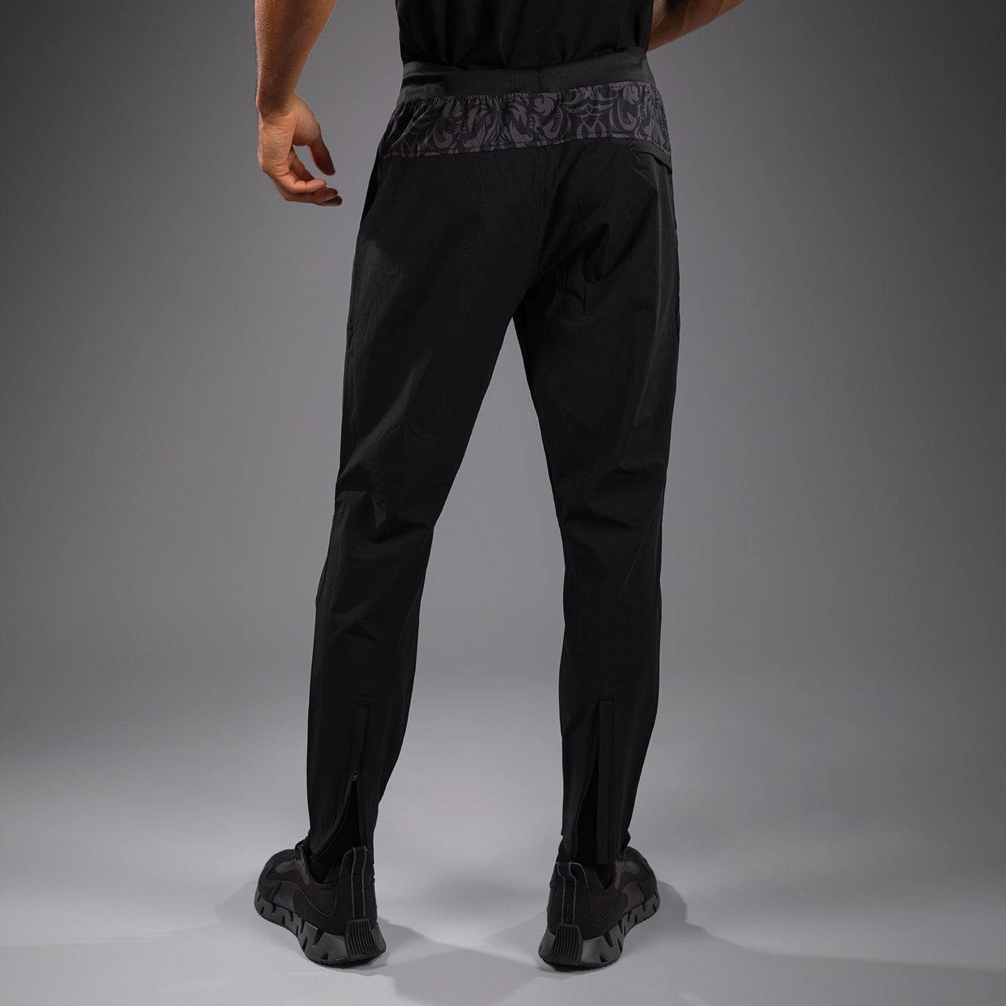 Venum x Topuria Unmatched Edition Joggers - Black/Gold