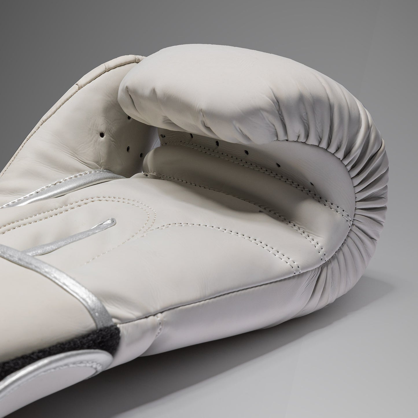 Venum Contender 1.5 Boxing Gloves - Ivory/ Gold