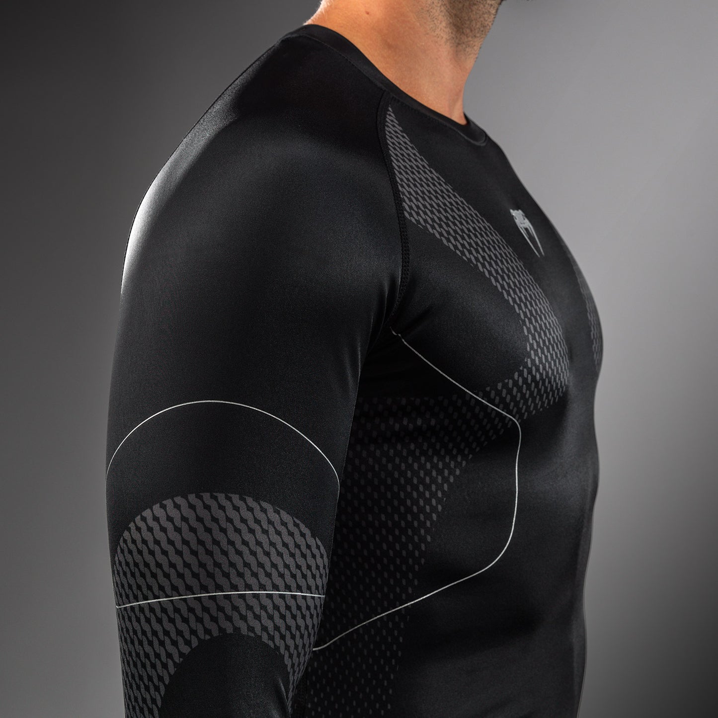 Venum Nexus Long Sleeve Rashguard - Black/Silver