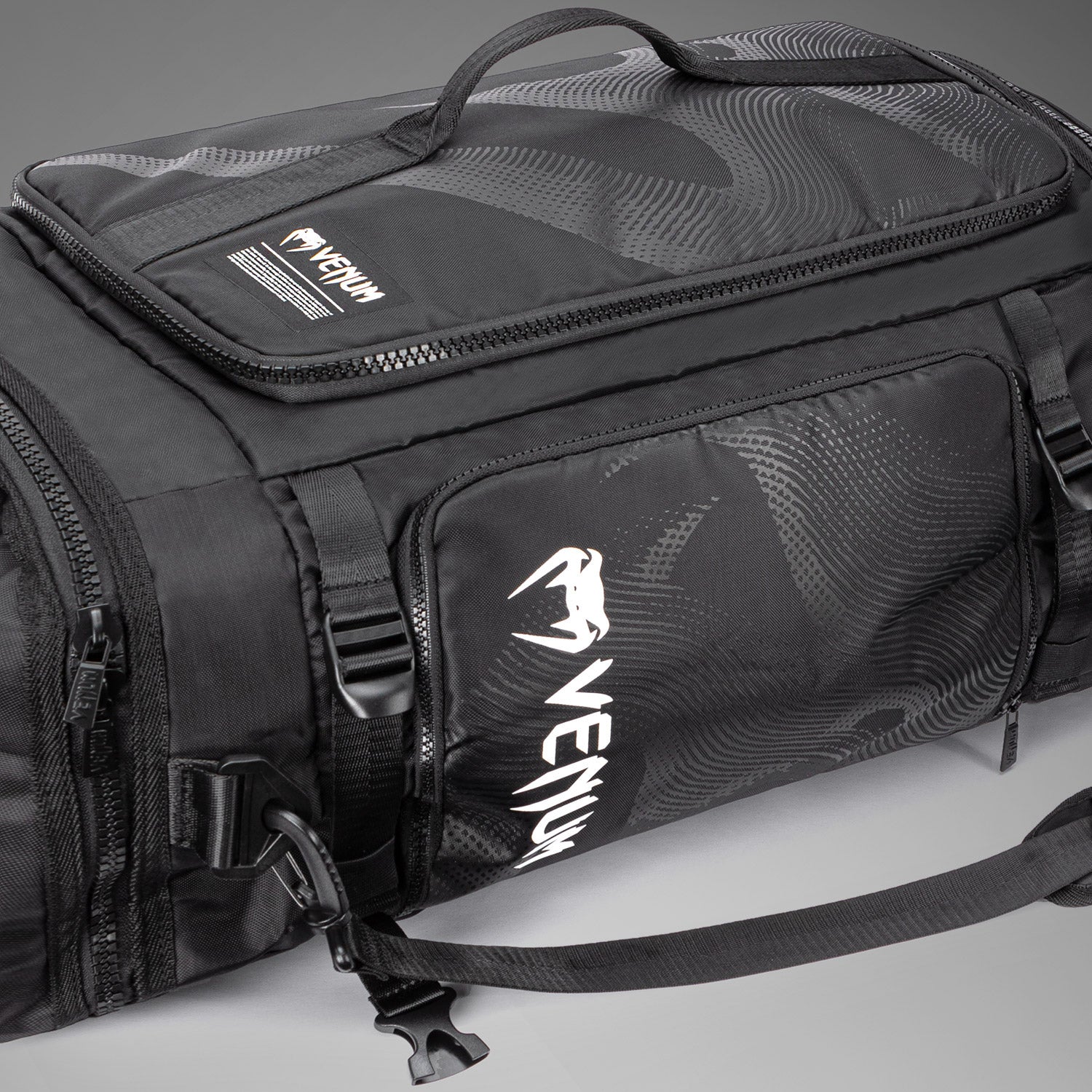 Venum Shockwave コンバーチブルスポーツバッグ 60L ブラック 4644912ef69e8105df8d9144aced6d