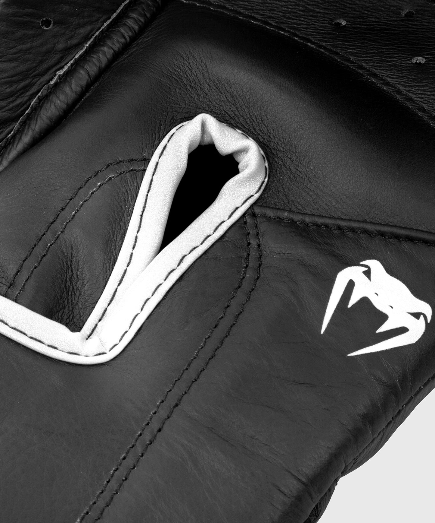 Venum Giant 2.0 Pro Boxing Gloves Velcro