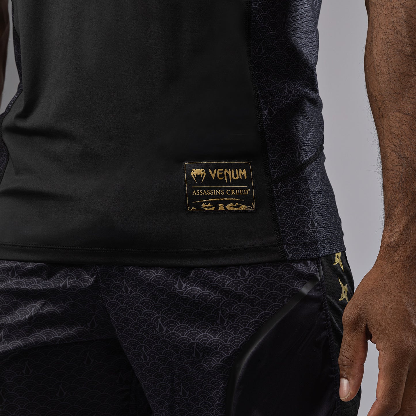 Venum x Assassin's Creed Shadows Dry Tech - Black Gold