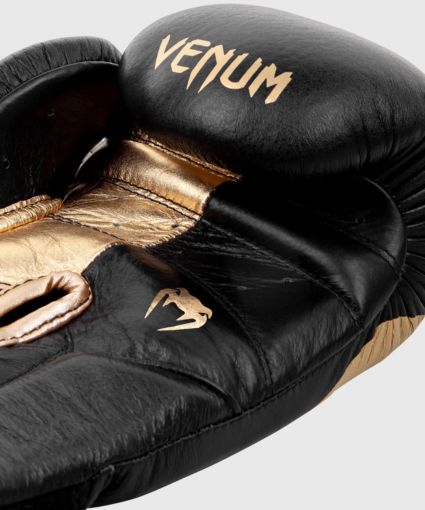 Venum Giant 2.0 Pro Boxing Gloves Velcro