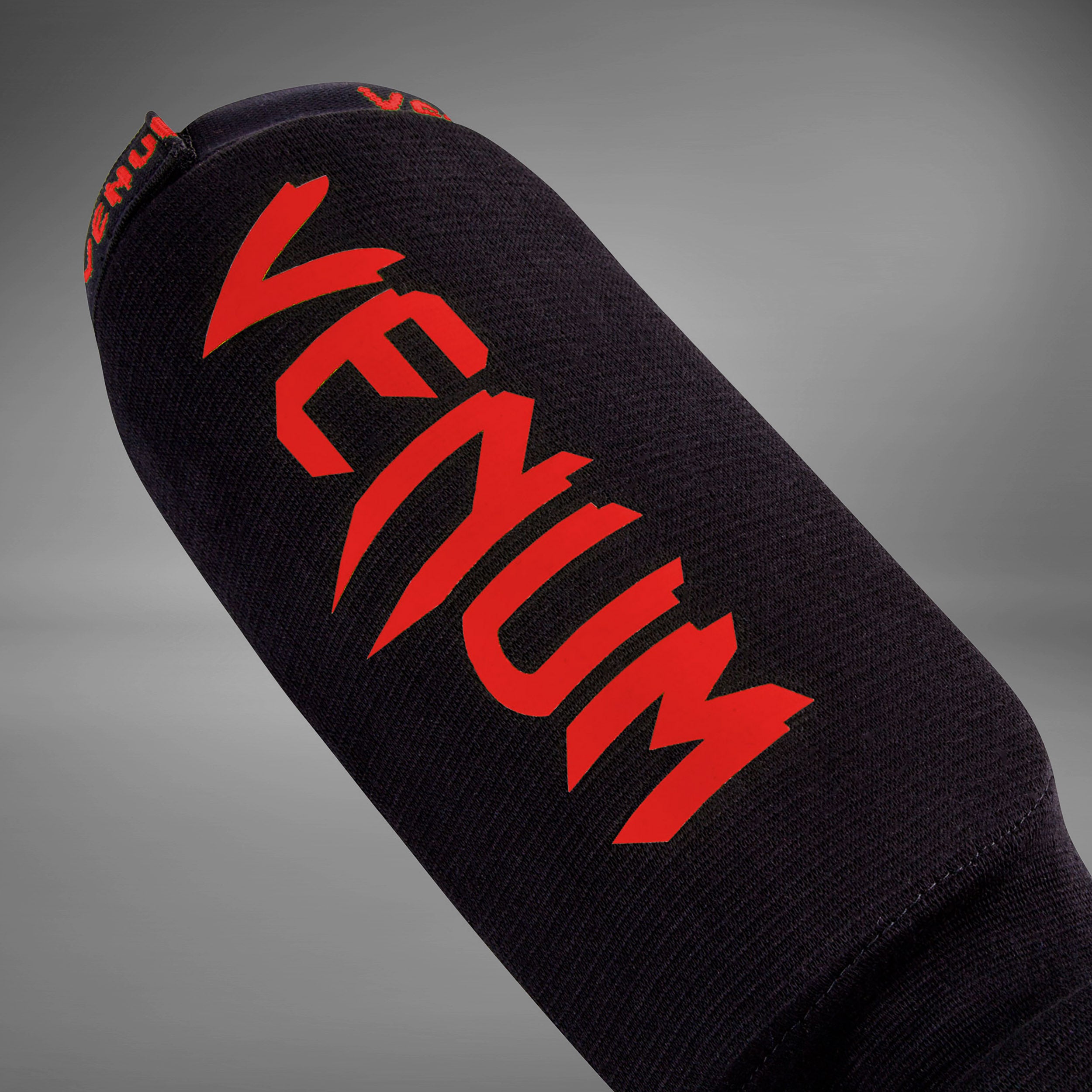 完売品！Venum シンガード Mサイズ レッド/ブラック Amazon | VENUM シンガード Kontact Evo 黒/赤/VENUM ヴェヌム