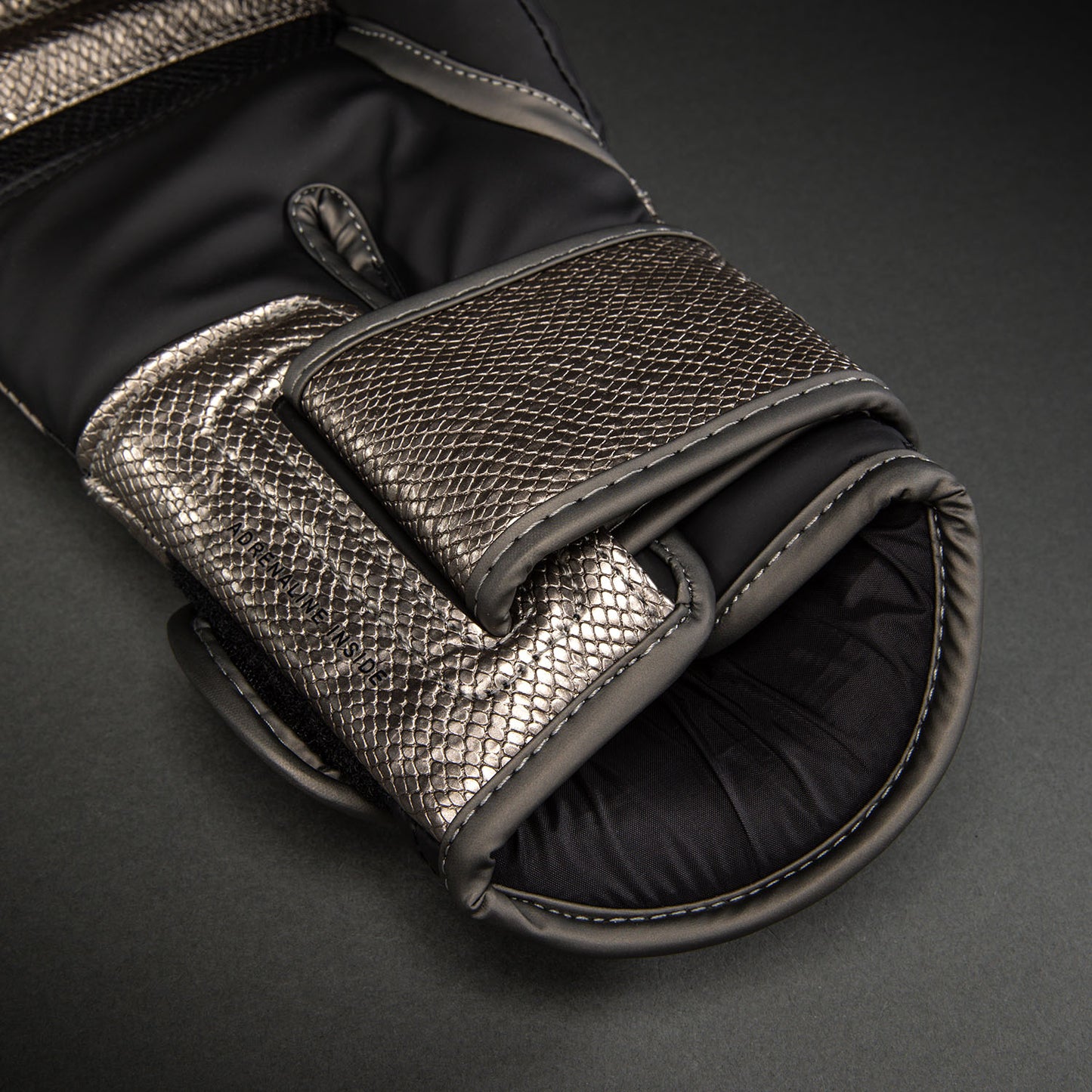 Venum Challenger 4.0 Scales Boxing Gloves -Silver/Black