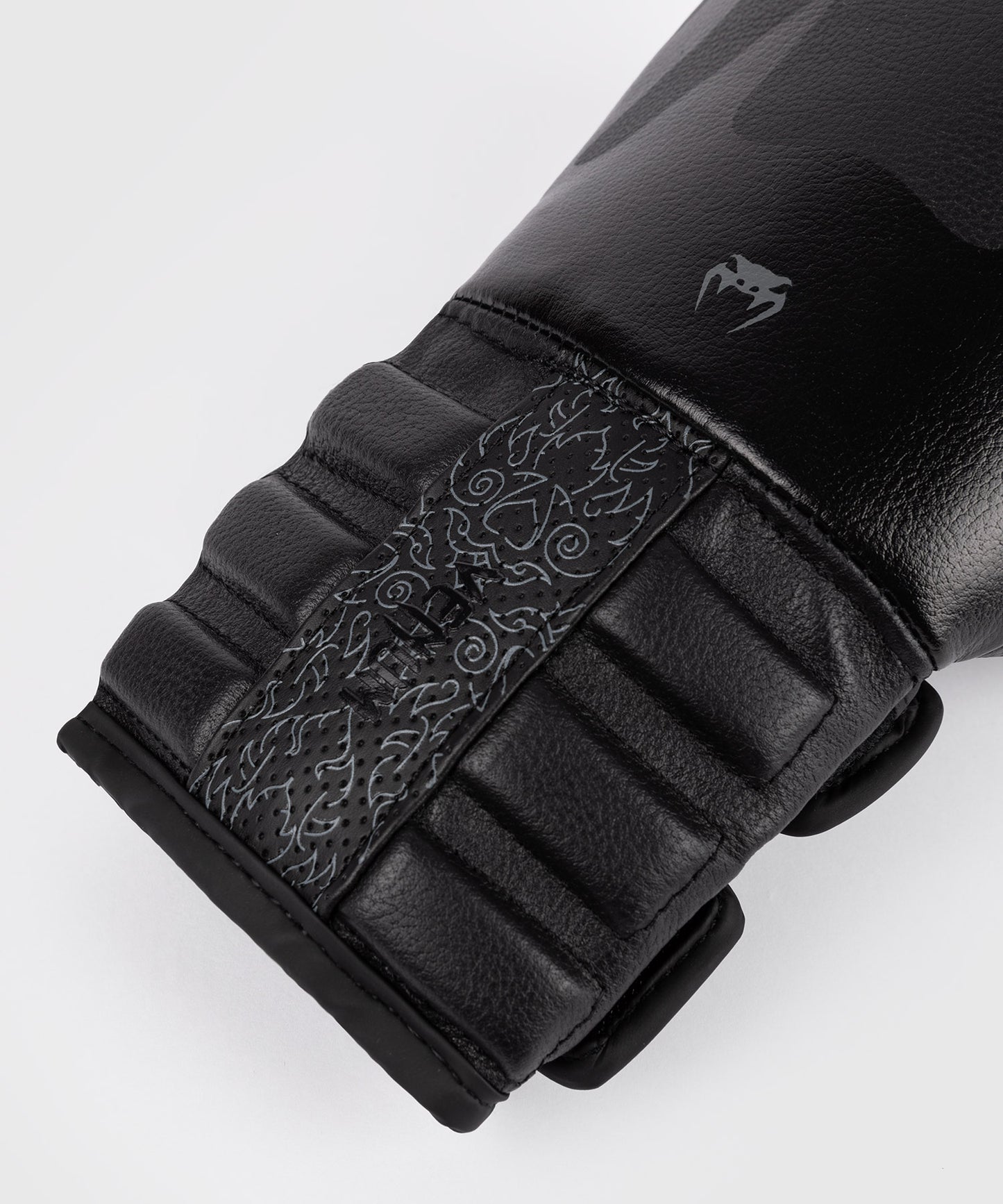 Venum Reverso Boxing Gloves - Black / Black