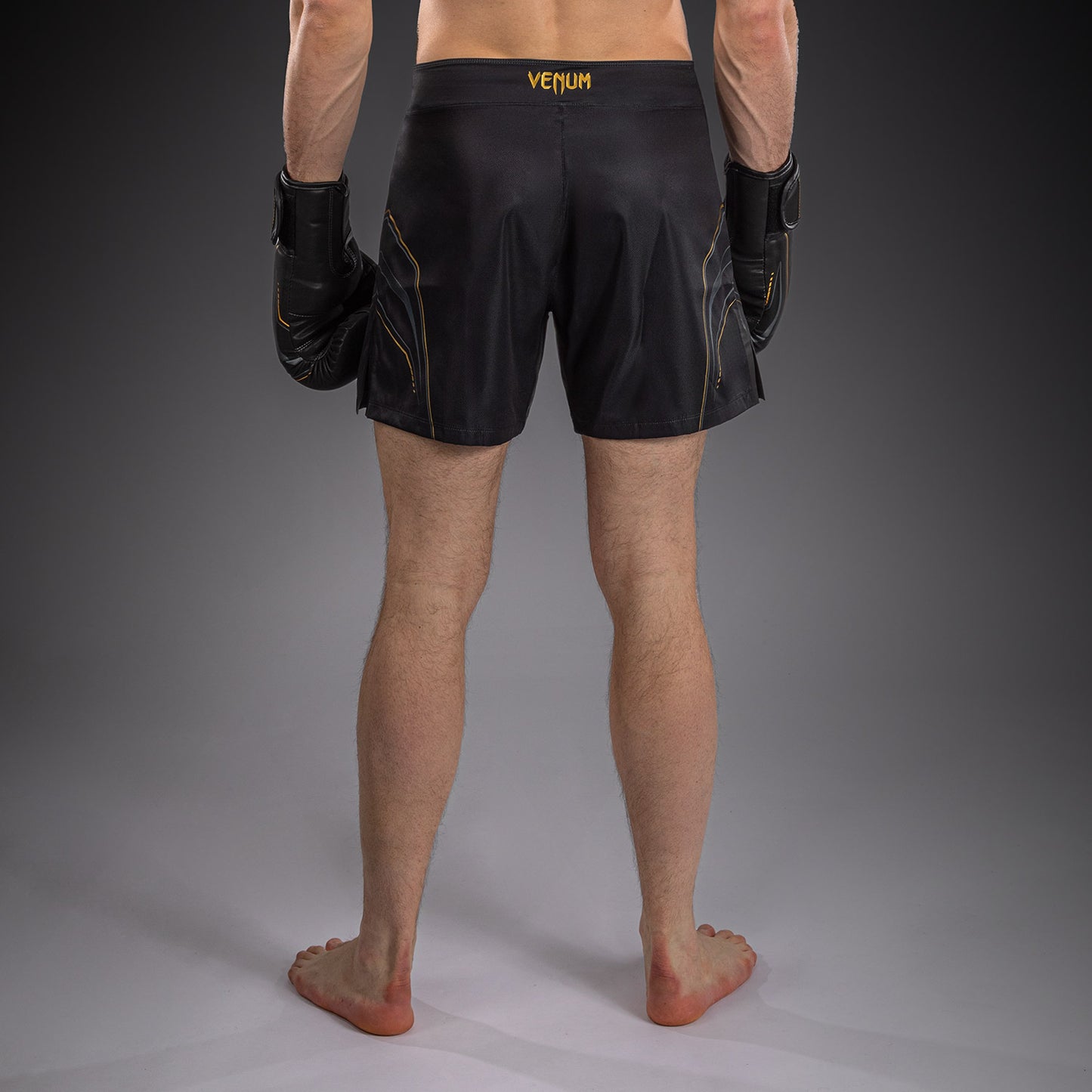 Venum Streamline Fightshorts - Black/Gold