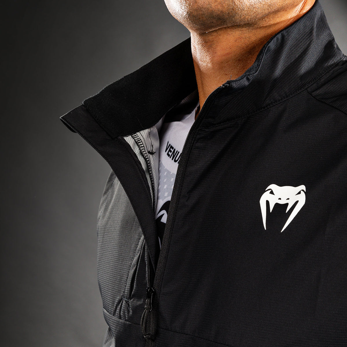 Venum MX Basics Sleeveles Windbreaker - Black/White