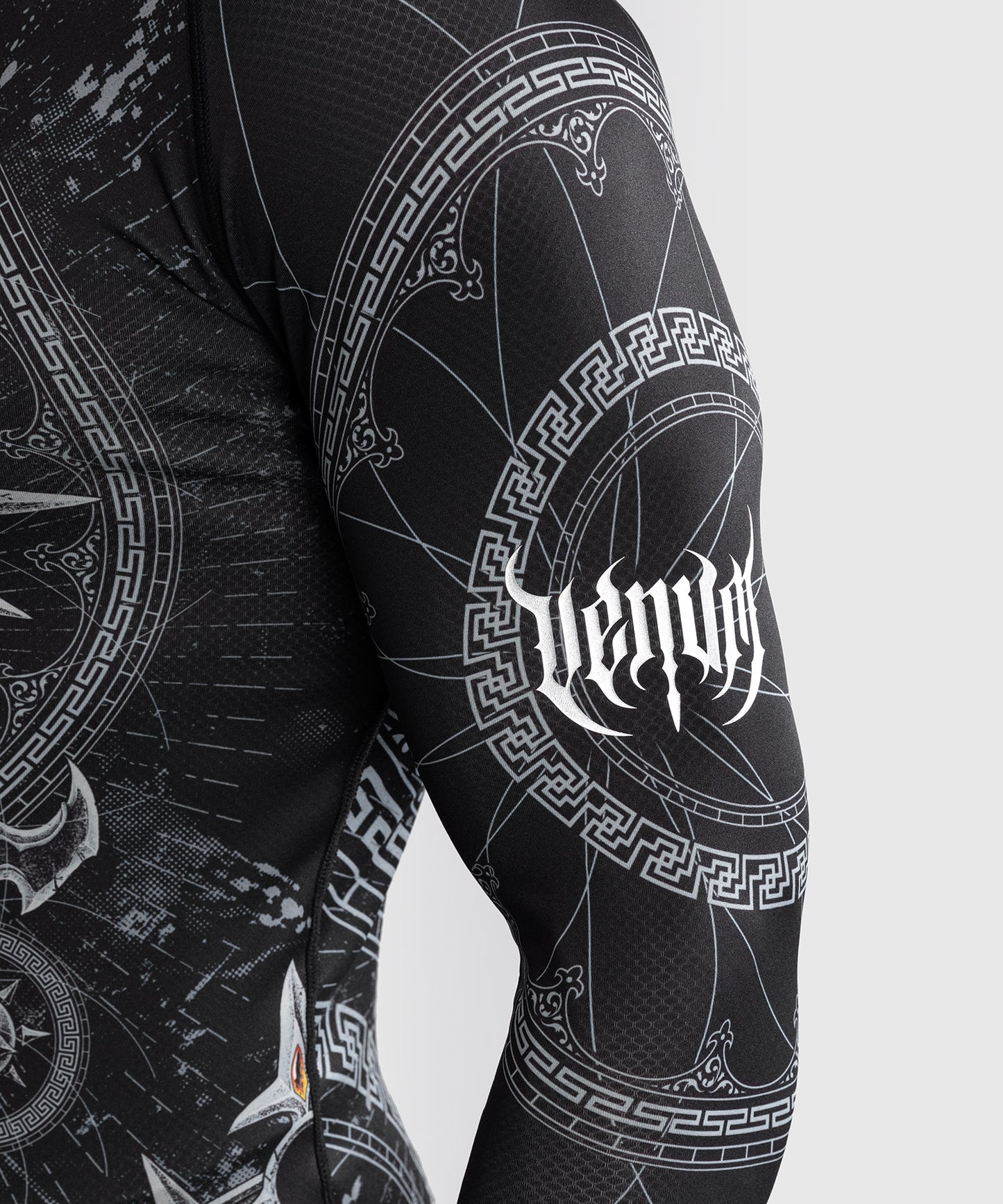 Venum Gladiator 5.0 Men's Long Sleeve Rashguard - Black/Silver