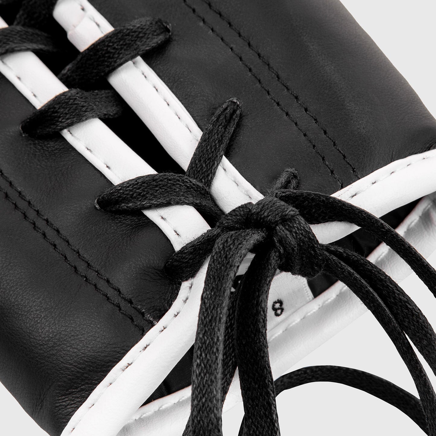 Venum Giant 2.0 Pro Boxing Gloves - With Laces