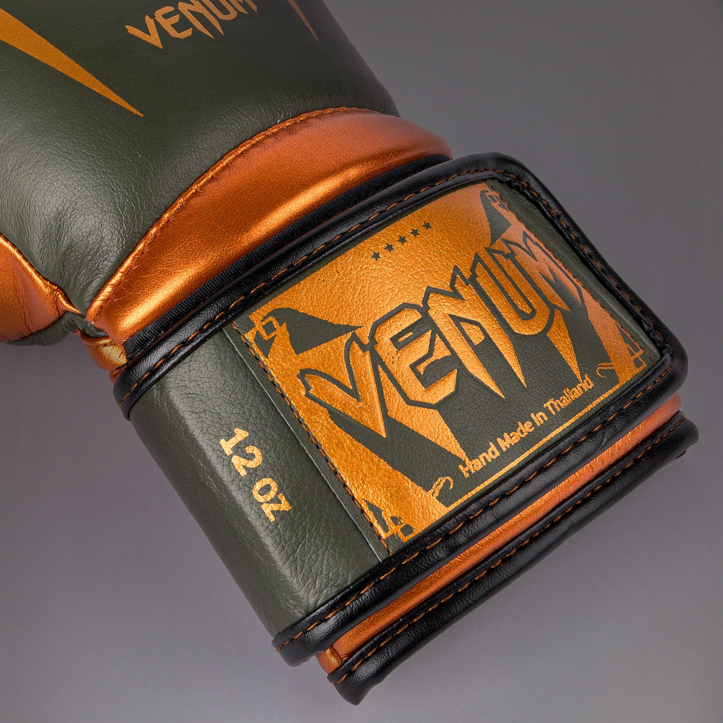 Venum Giant 3.0 Boxing gloves - Khaki/Bronze - Special Edition