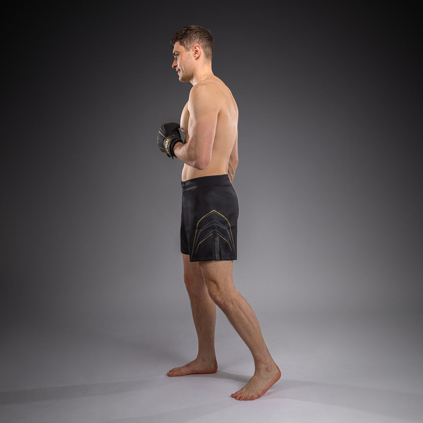 Venum Streamline Fightshorts - Black/Gold