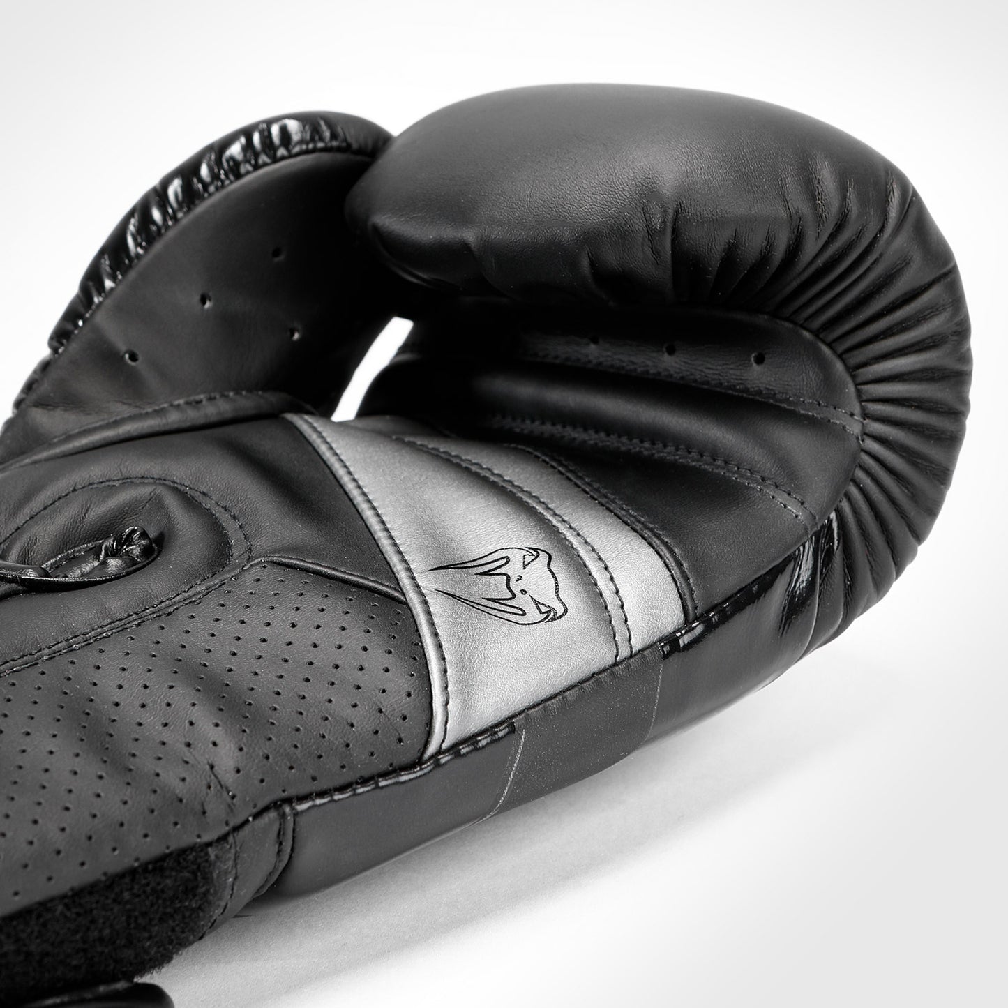 Boxing Gloves Elite Evo Venum - Black/Black