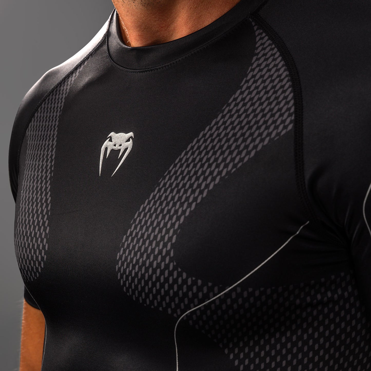 Venum Nexus Short Sleeve Rashguard - Black/Silver