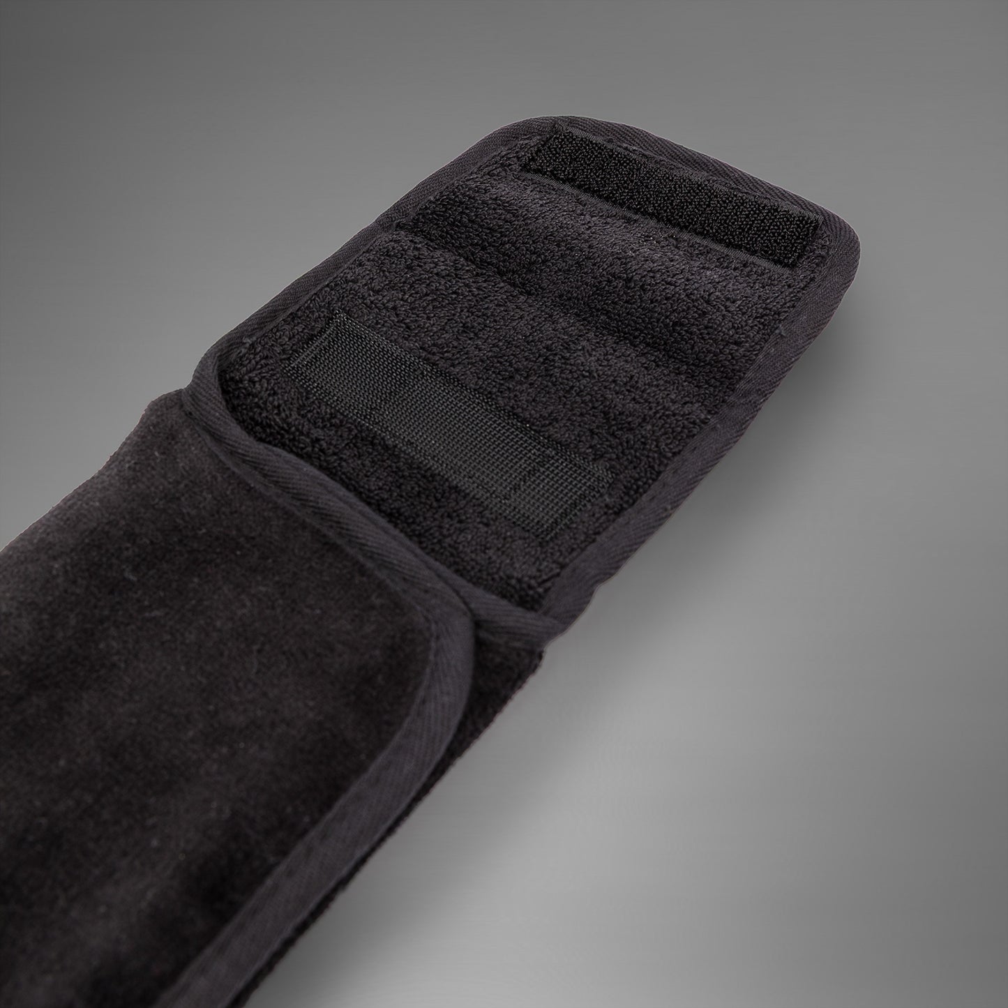 Venum Lineup Football Towel - Black/White