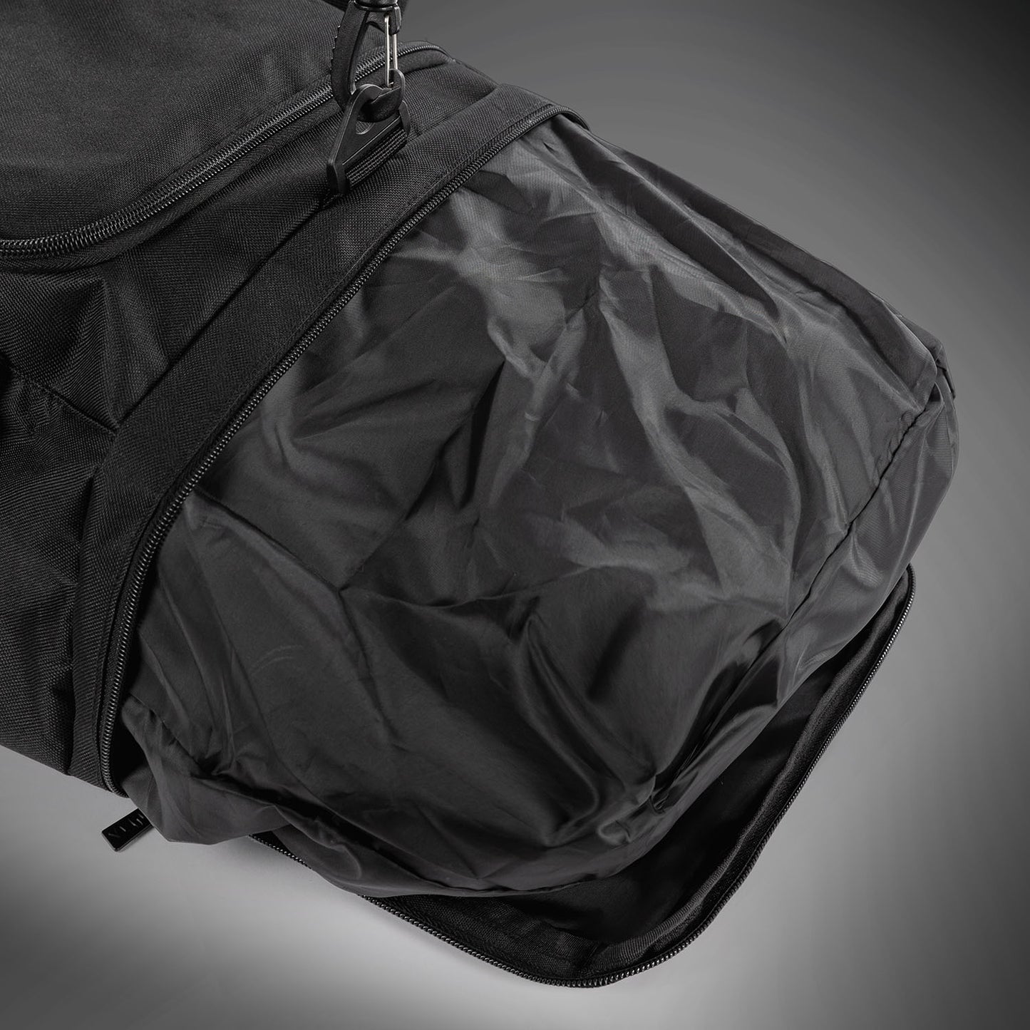 Venum Essential Sports Bag (26L) - Black