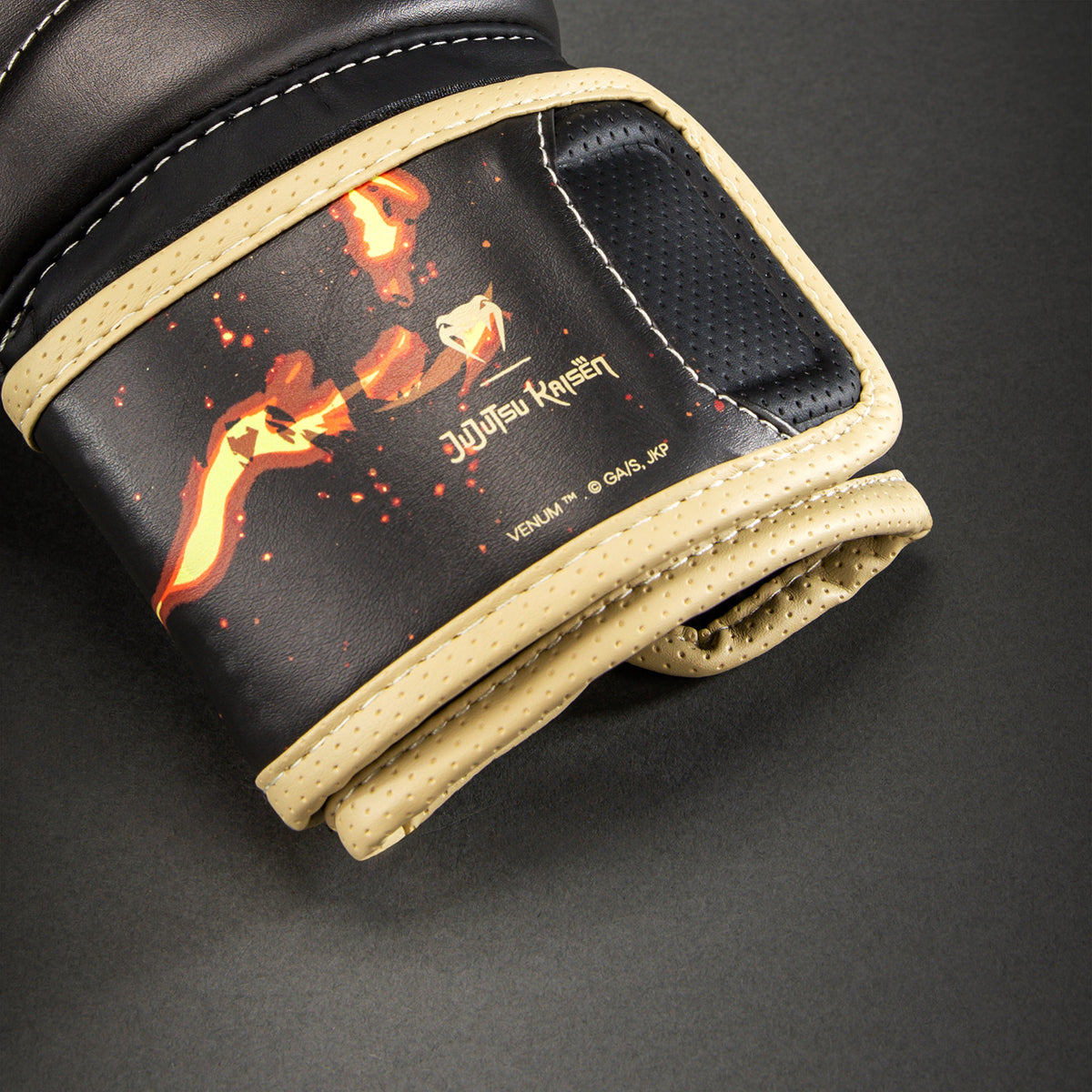 Jujutsu Kaisen x Venum Sukuna Boxing Gloves - Black/Beige