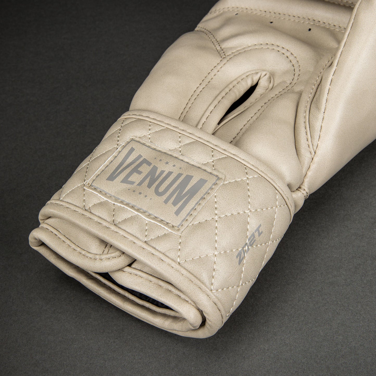 Venum Impact Classic Boxing Gloves - Ivory