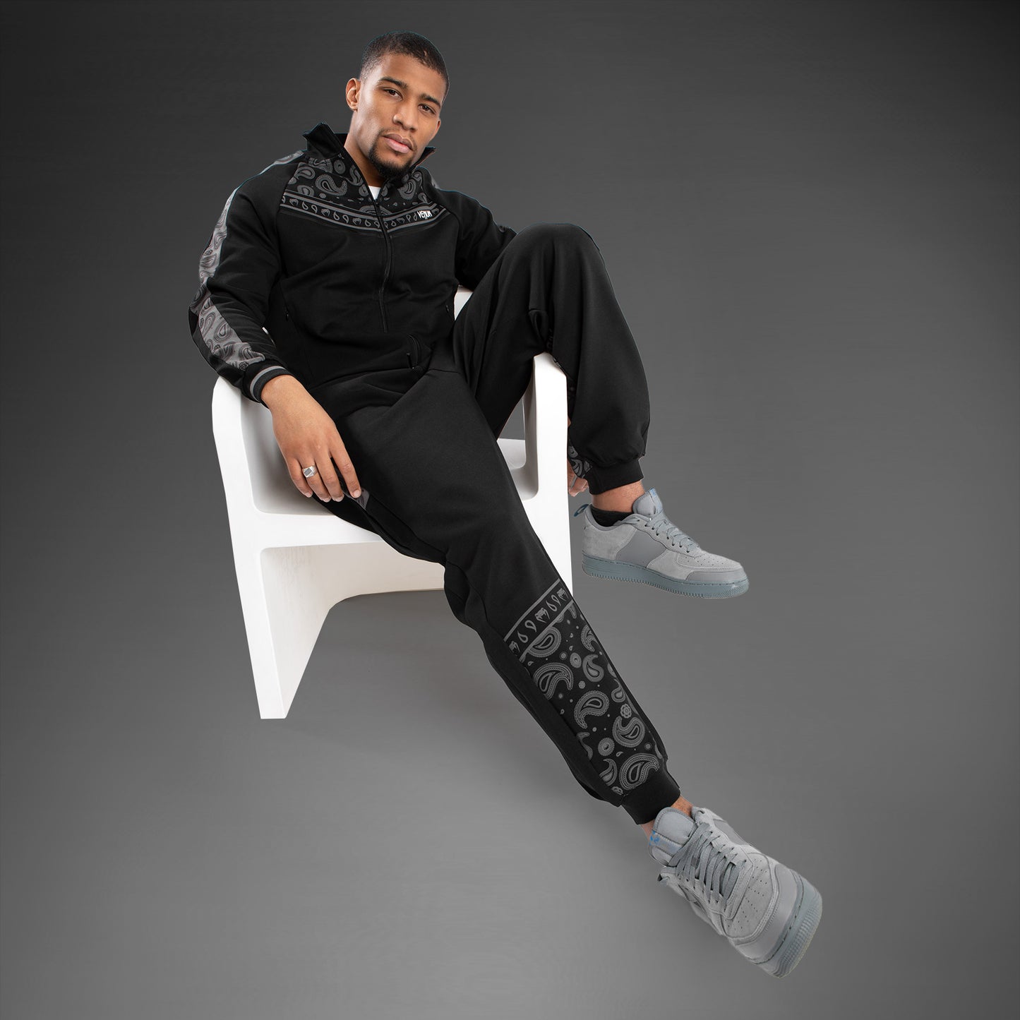 Venum Cali 34 Track Jacket - Black
