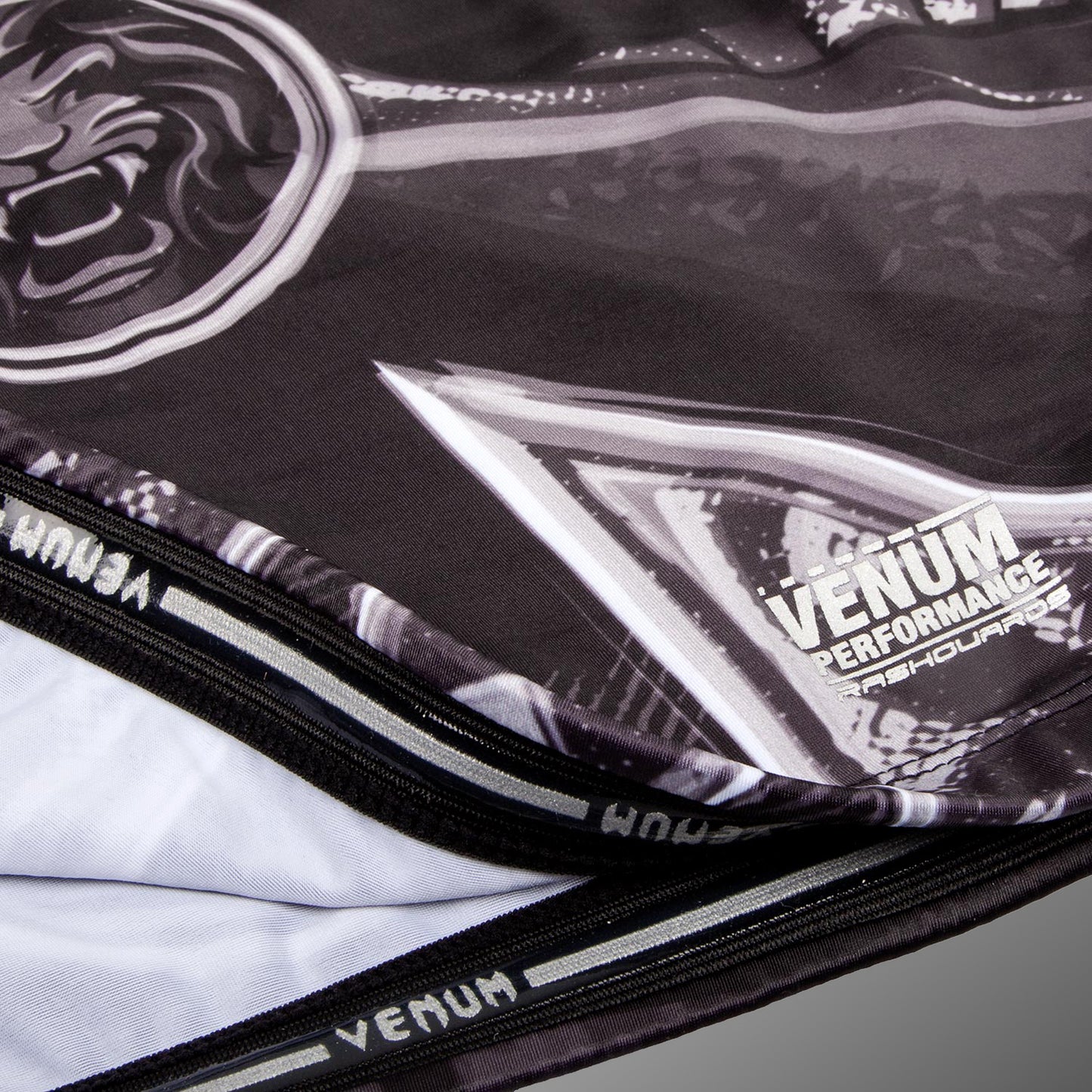 Venum Gladiator 3.0 Rashguard - Black/White - Short Sleeves