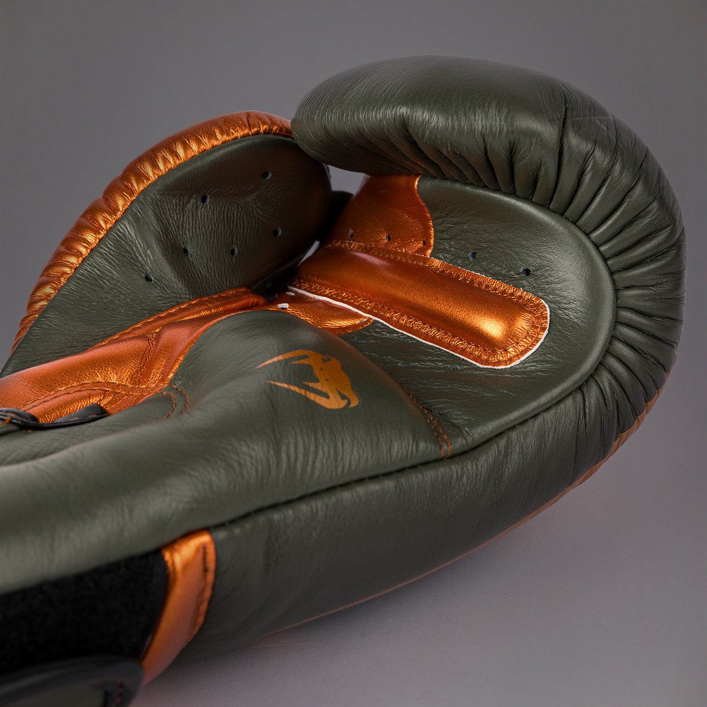 Venum Giant 3.0 Boxing gloves - Khaki/Bronze - Special Edition