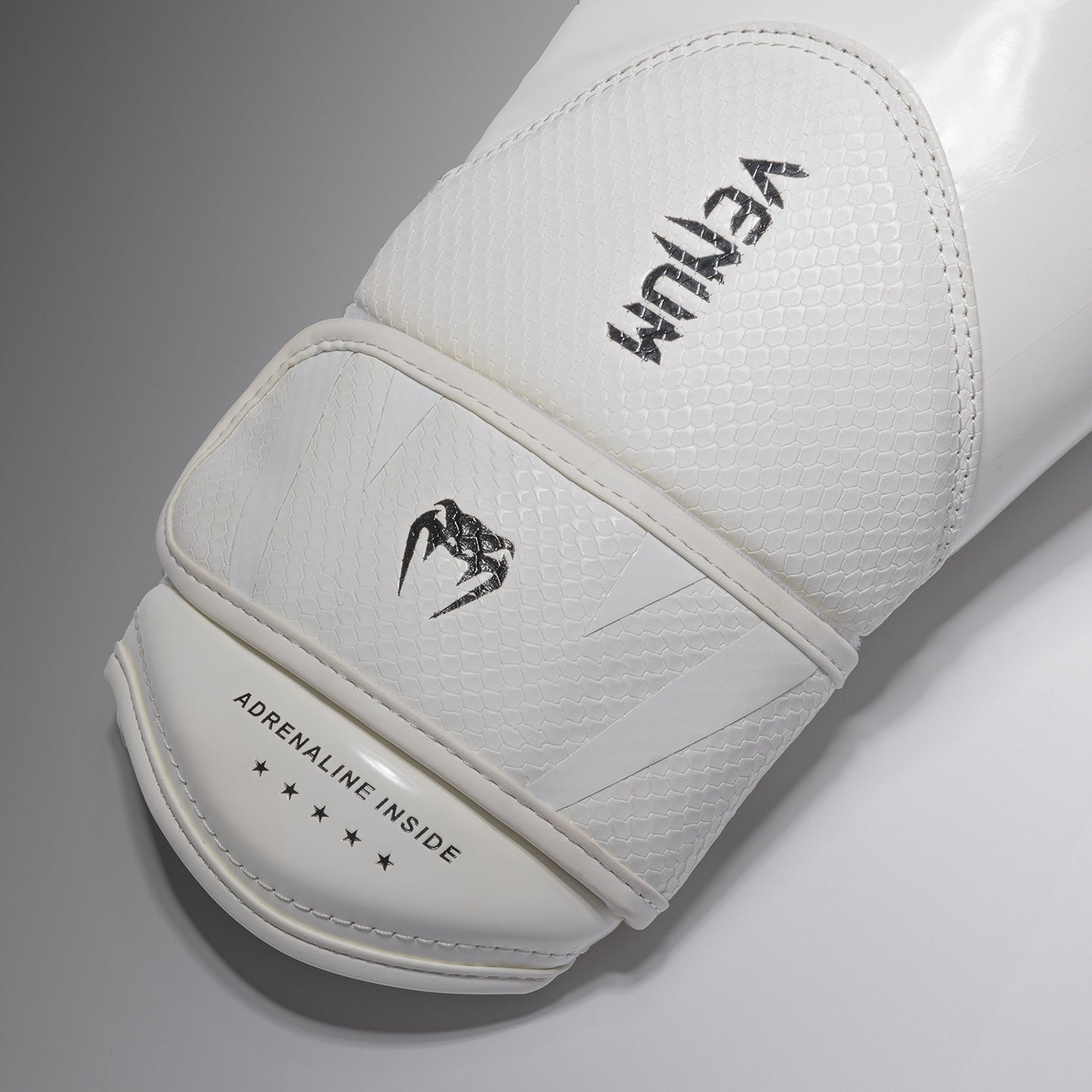 Venum Challenger 4.0 Scales Boxing Gloves - Ivory