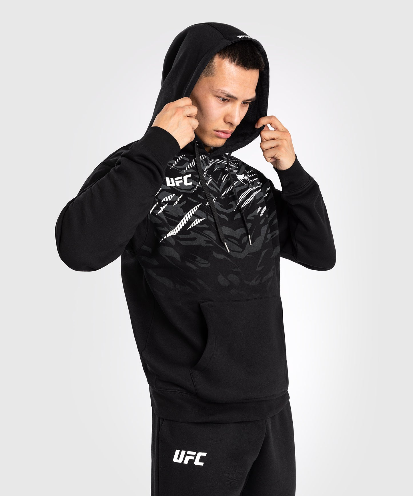 UFC Fusion by Venum Men’s Replica Pullover Hoodie - Black