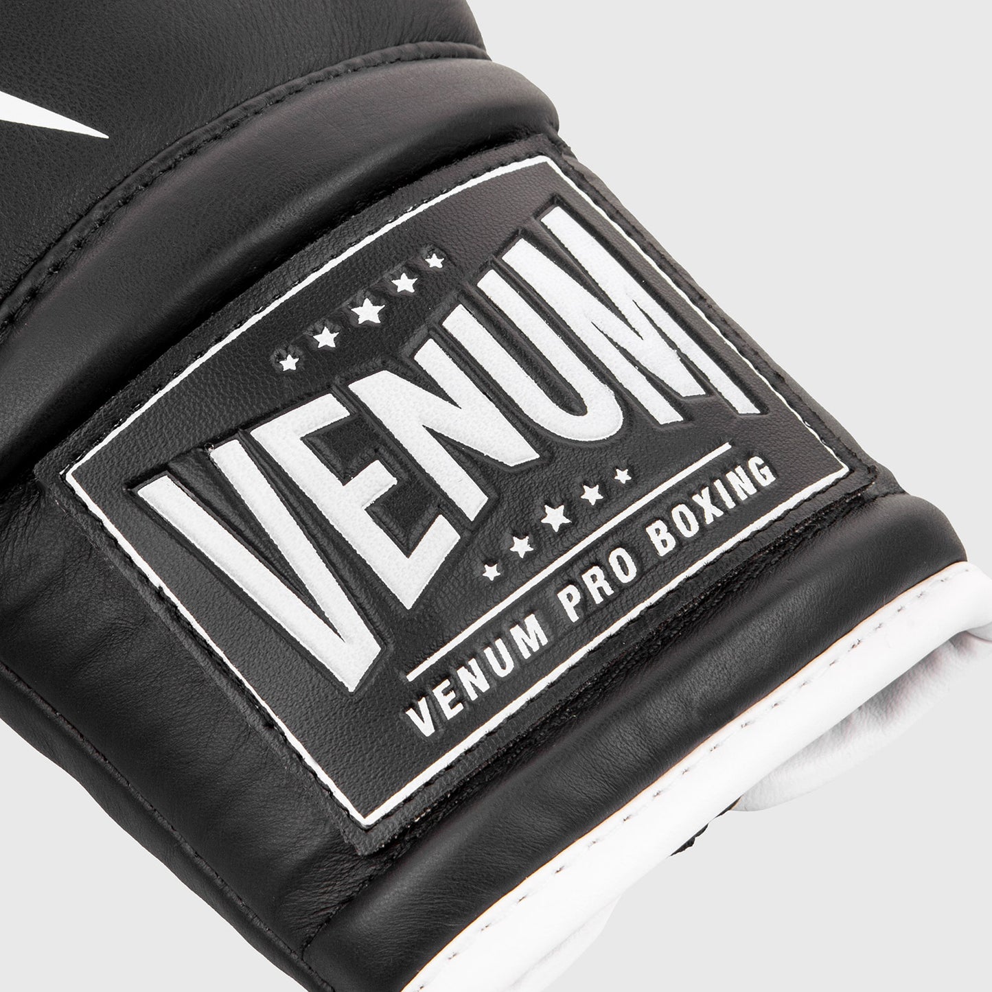 Venum Giant 2.0 Pro Boxing Gloves - With Laces