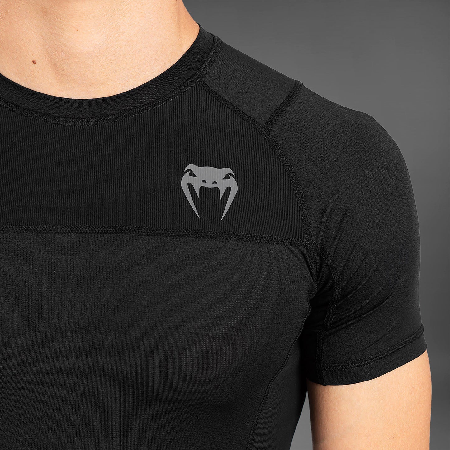 Venum G-Fit Air Rashguard Shortsleeve - Black