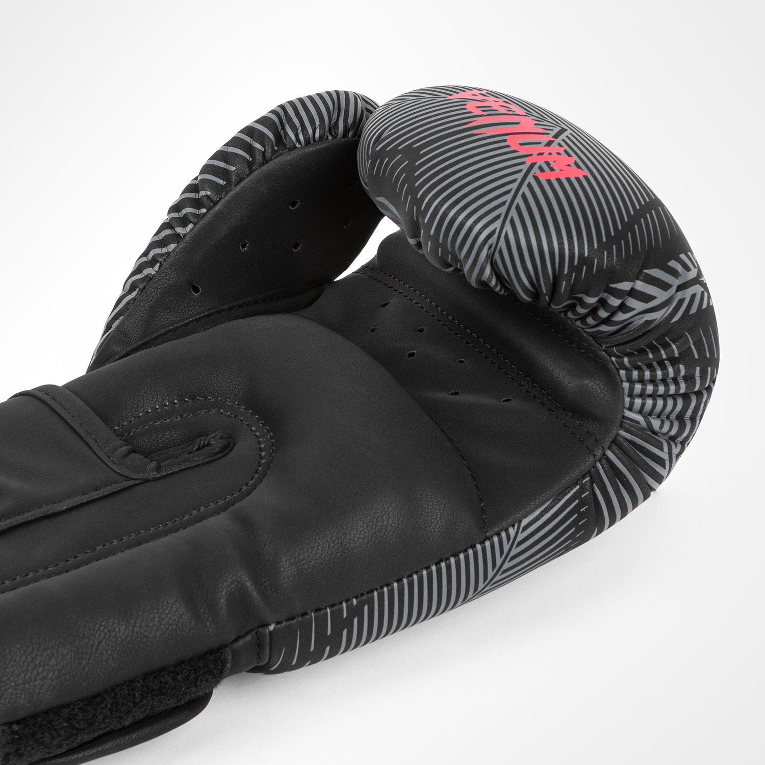 Venum Speed Gloves ブラック 13000円 Amazon.com : Venum Impact Boxing Gloves - Black/Black, 14 oz