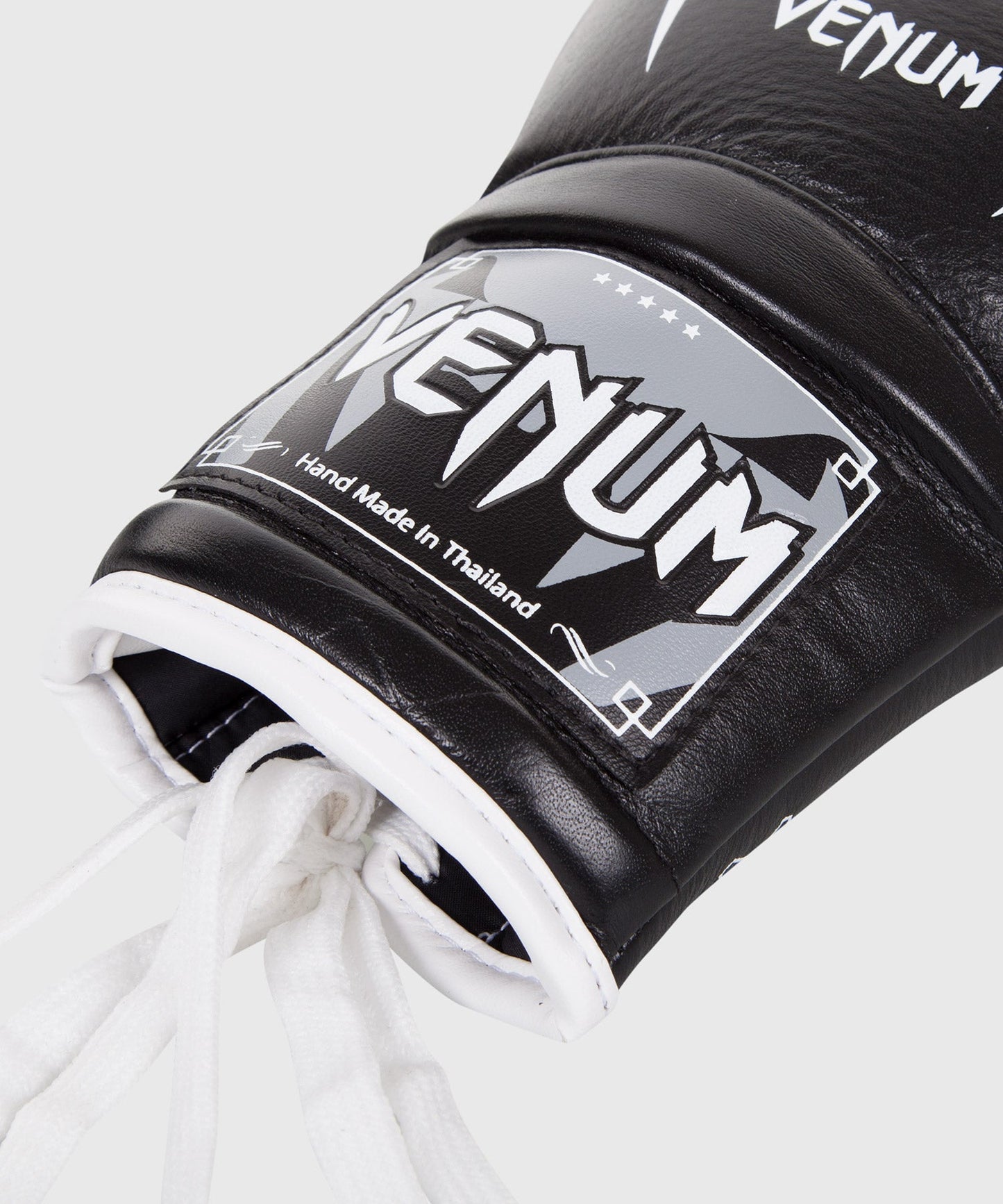 Venum Giant 3.0 Boxing Gloves - Nappa Leather - With Laces - Black