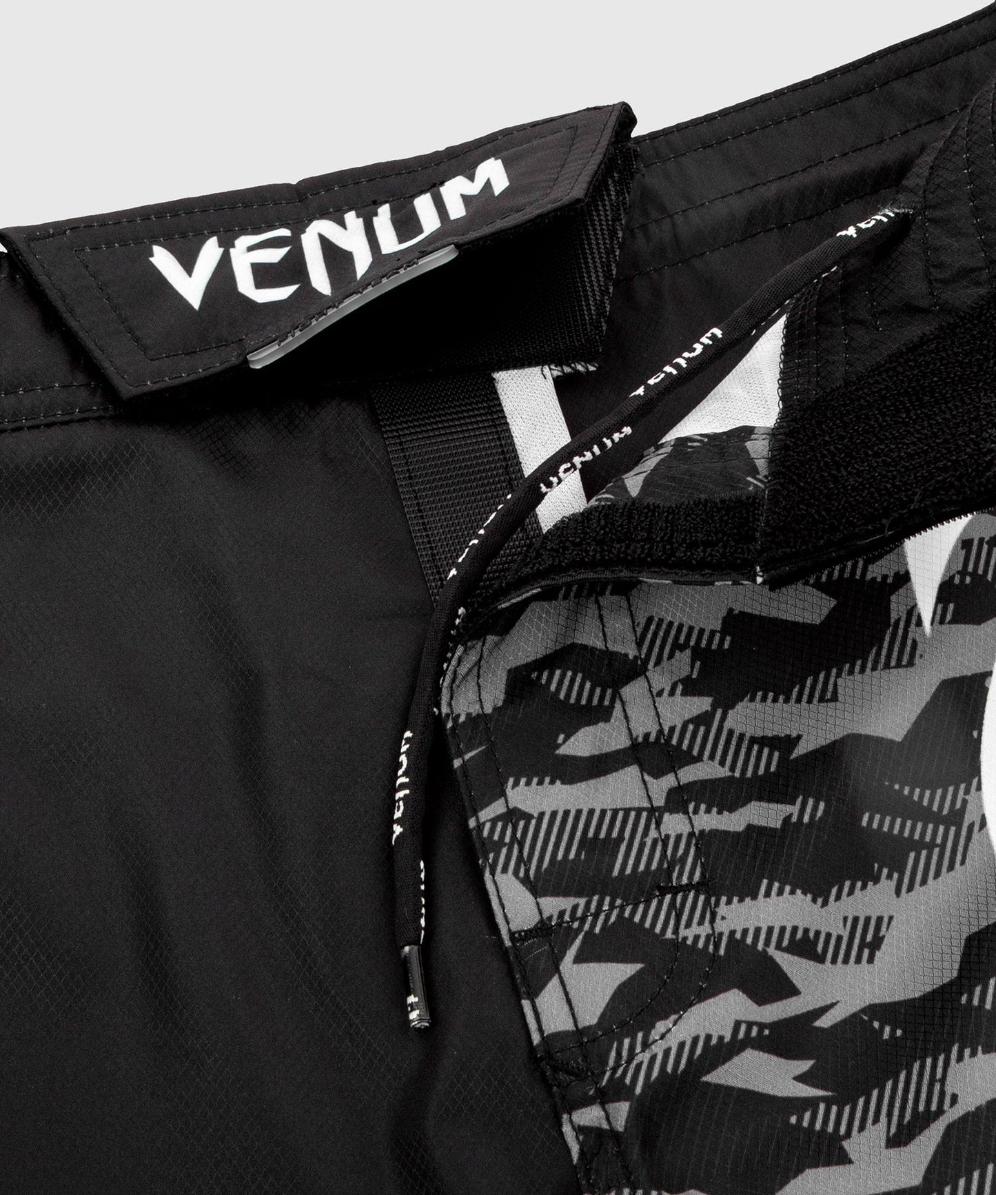 Venum Light 3.0 Fightshorts - Black/Urban Camo