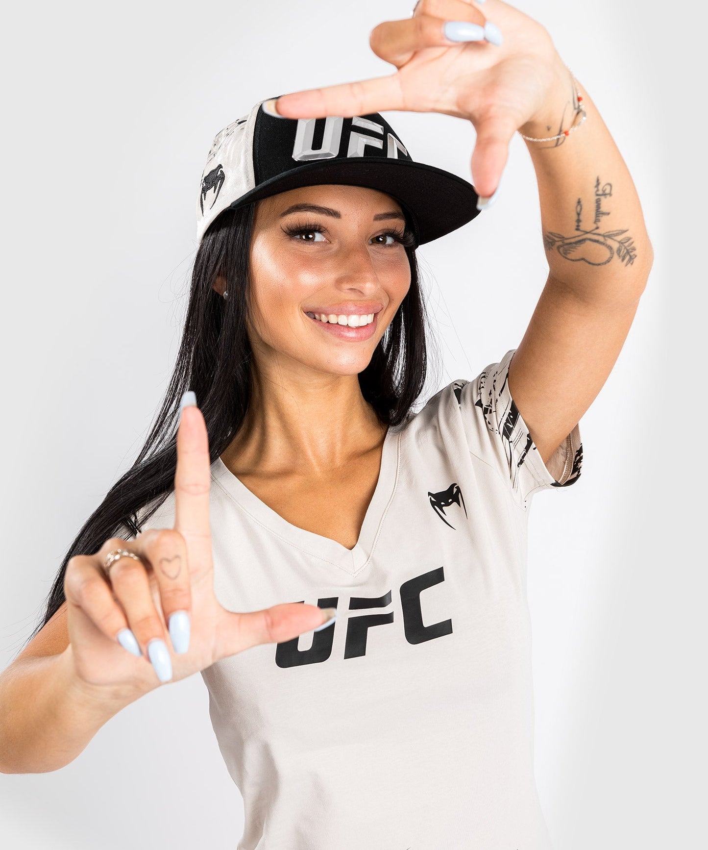 UFC Venum Authentic Fight Week Women’s 2.0 Short Sleeve T-Shirt - Sand