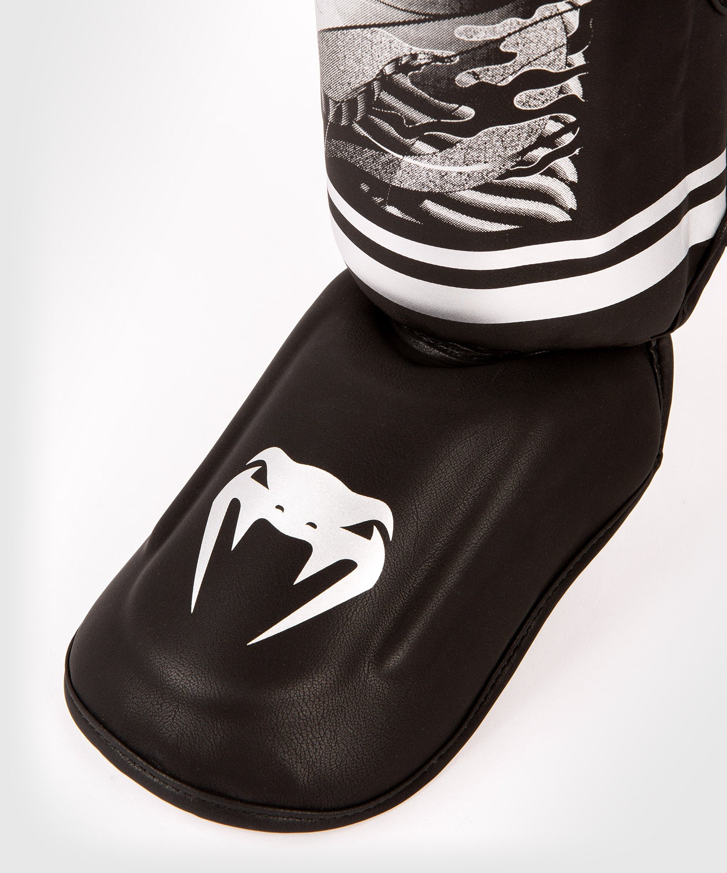 Venum YKZ21 Shin Guards – Black/Silver – Venum Europe